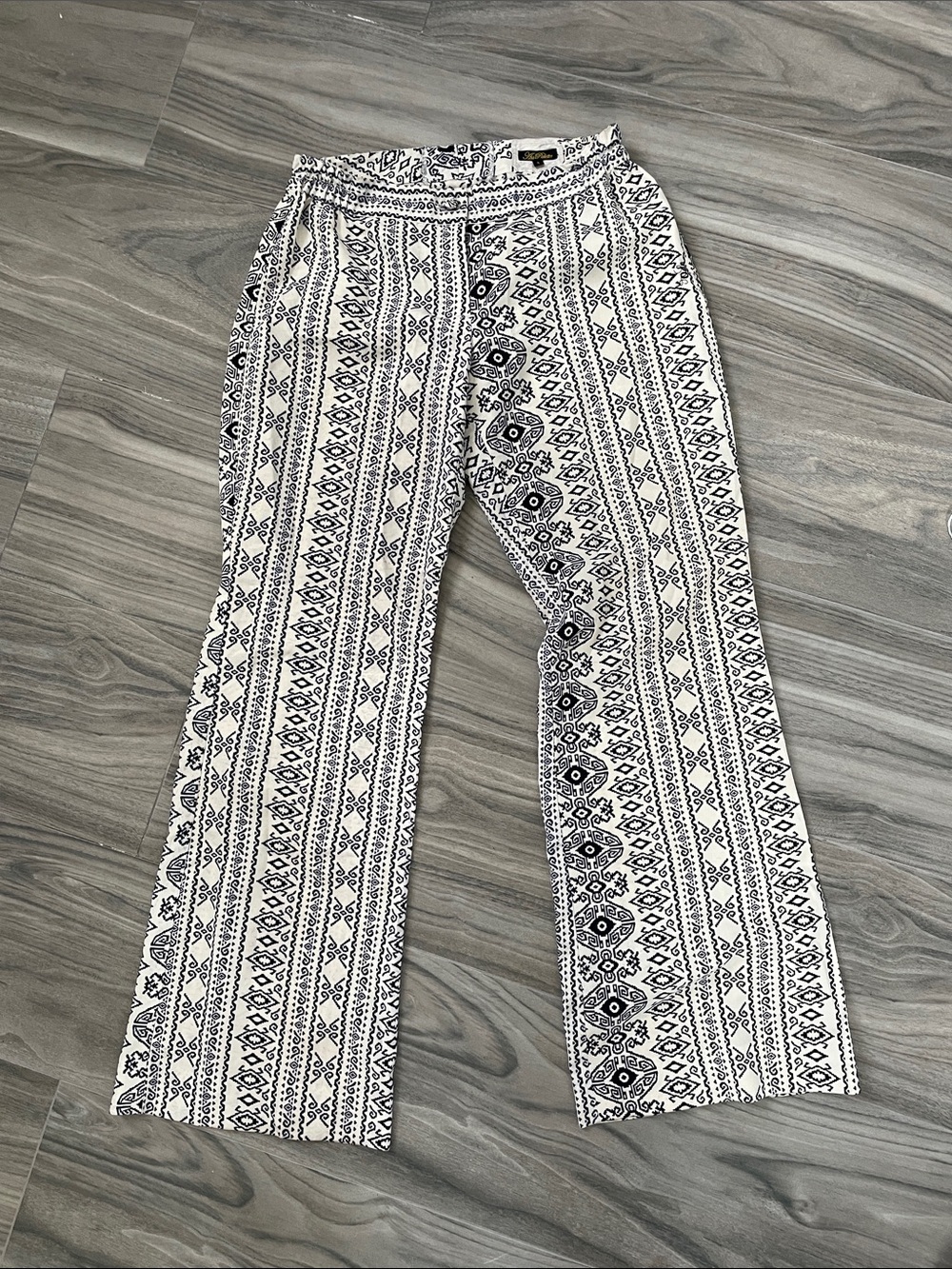 Women’s Black & White Aztec Wide-Leg Pants